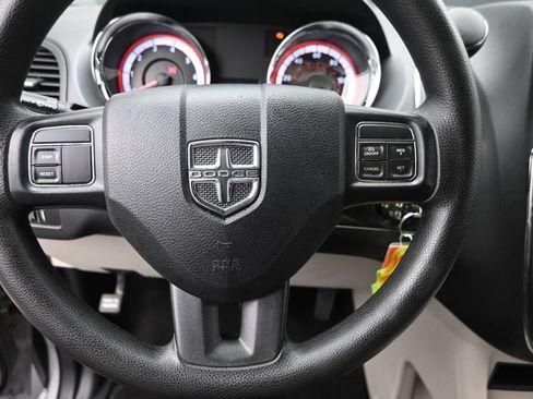 Used 2014 Dodge Grand Caravan SXT FWD image 19