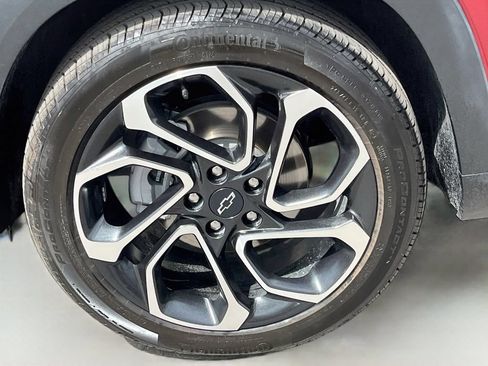 Used 2025 Chevrolet Trax RS FWD image 29