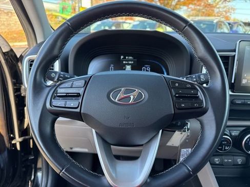 Certified 2023 Hyundai Venue SEL image 9