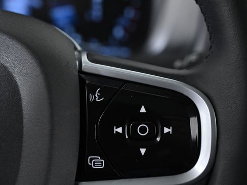 Used 2022 Volvo XC90 T5 Momentum w/ Advanced Package image 12