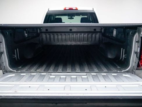 Used 2019 Chevrolet Silverado 1500 LT RWD image 12
