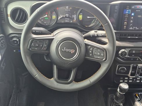 Used 2024 Jeep Wrangler Unlimited AWD/4WD image 14