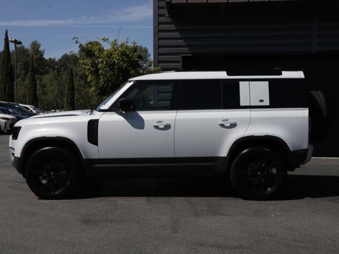 Used 2022 Land Rover Defender 110 AWD/4WD image 7