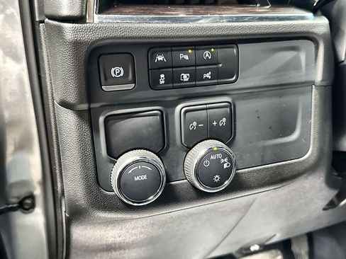 Used 2025 Chevrolet Tahoe LT RWD image 16