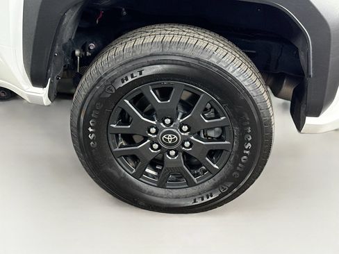 Certified 2025 Toyota 4Runner SR5 AWD/4WD image 9