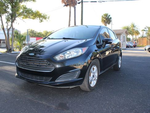 Used 2015 Ford Fiesta SE FWD image 2