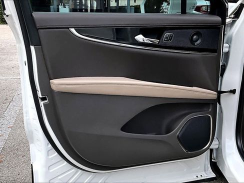 Used 2023 Lincoln Nautilus Reserve w/ Equipment Group 201A image 25