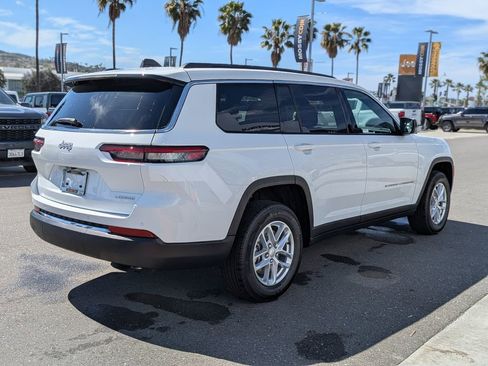 New 2026 Jeep Grand Cherokee L Laredo image 8