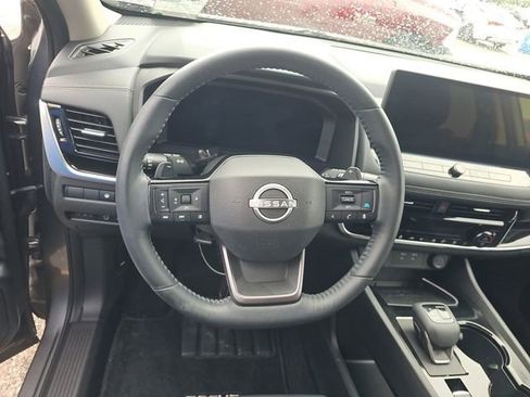 Used 2025 Nissan Rogue SL FWD image 14