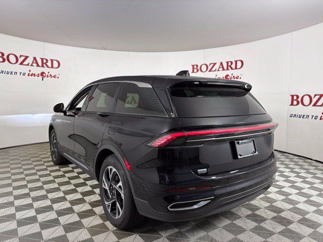 Used 2025 Lincoln Nautilus Premier AWD/4WD image 11