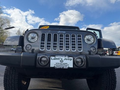 Certified 2017 Jeep Wrangler Unlimited Sahara w/ Dual Top Group AWD/4WD image 25