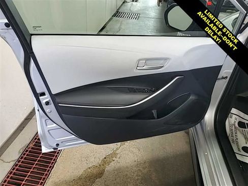 Used 2024 Toyota Corolla SE FWD image 5