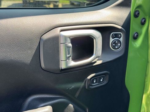 Used 2019 Jeep Wrangler Unlimited Rubicon w/ Cold Weather Group AWD/4WD image 8