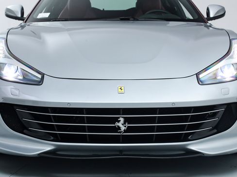 Certified 2018 Ferrari GTC4Lusso image 9