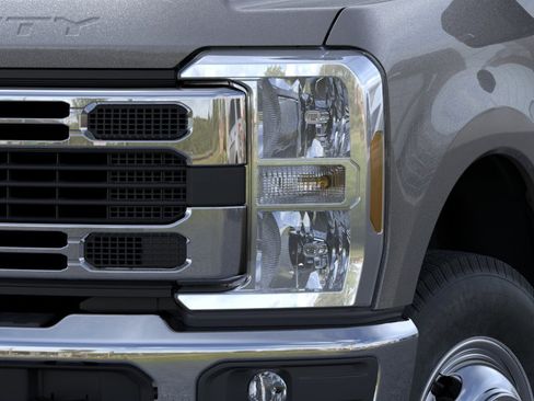 New 2026 Ford F350 XL w/ XL Chrome Package AWD/4WD image 18