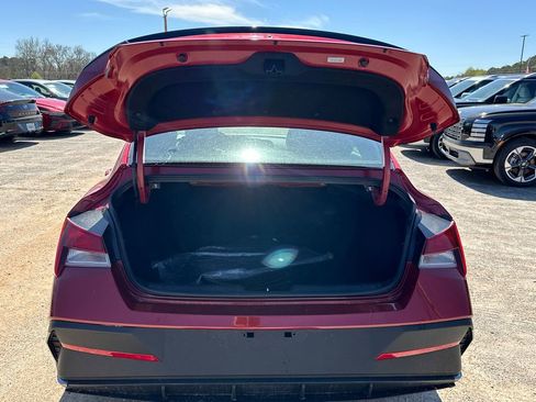 Used 2025 Hyundai Elantra Sport image 18