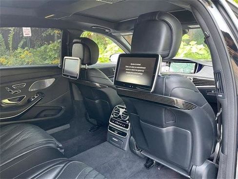 Used 2017 Mercedes-Benz Maybach S 550 4MATIC image 32