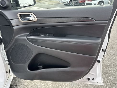 Used 2015 Jeep Grand Cherokee Altitude image 19
