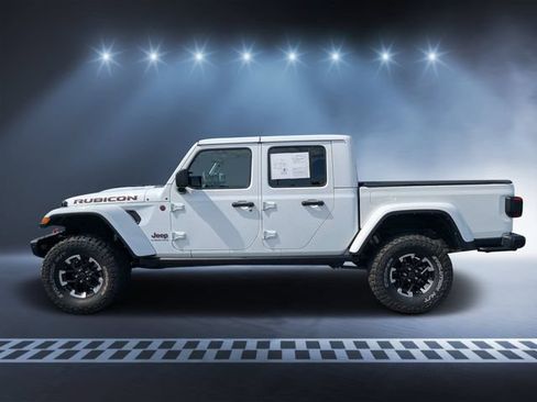 Used 2024 Jeep Gladiator Rubicon AWD/4WD image 6