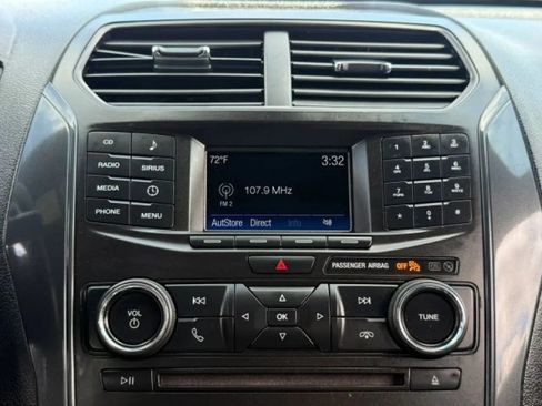 Used 2017 Ford Explorer XLT AWD/4WD image 25