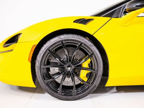Used 2023 McLaren Artura RWD image 12