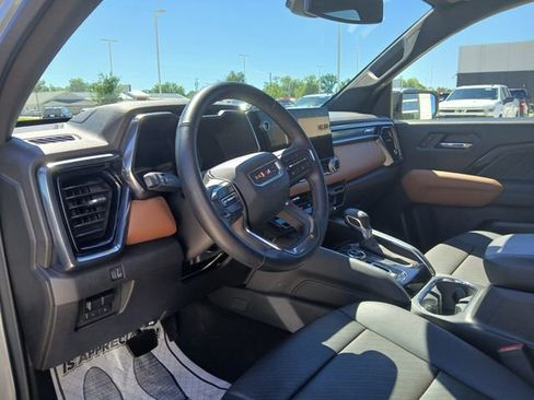 Used 2024 GMC Canyon AT4 w/ AT4 Premium Package AWD/4WD image 9