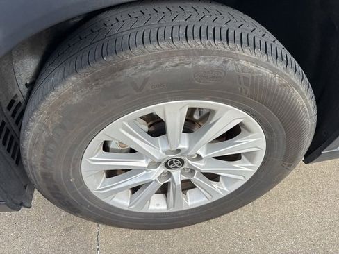 Used 2024 Toyota Grand Highlander XLE image 2