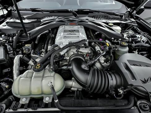 Used 2021 Ford Mustang Shelby GT500 w/ Carbon Fiber Track Pack RWD image 12