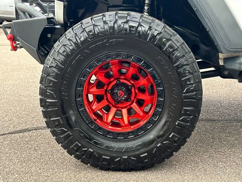Used 2020 Jeep Gladiator Rubicon w/ Dual Top Group AWD/4WD image 24
