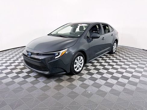 Certified 2025 Toyota Corolla LE image 3