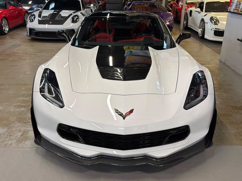 Used 2018 Chevrolet Corvette Z06 RWD image 3