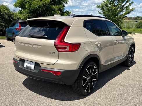 Certified 2025 Volvo XC40 B5 Ultra w/ Climate Package AWD/4WD image 4