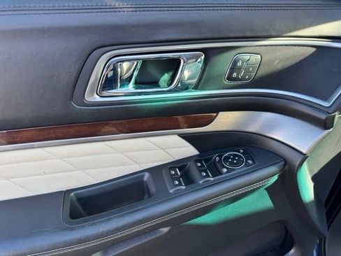 Used 2016 Ford Explorer Platinum AWD/4WD image 11
