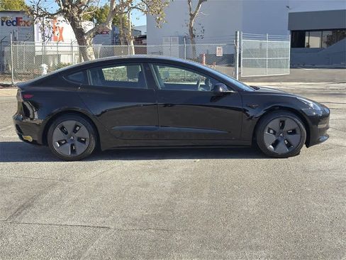 Used 2022 Tesla Model 3 Long Range image 3