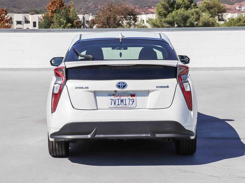 Used 2016 Toyota Prius Three Touring FWD image 5