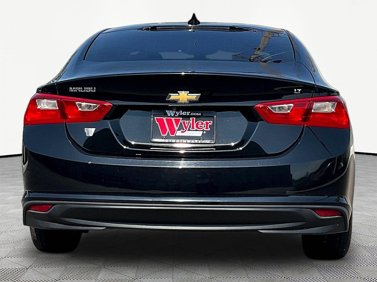 Used 2017 Chevrolet Malibu LT FWD image 5