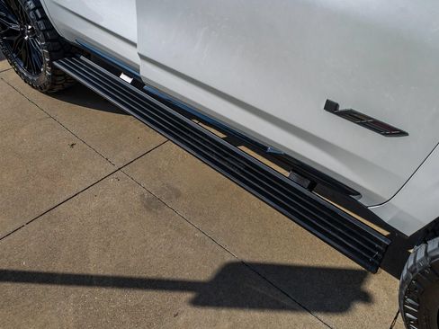 Used 2025 Cadillac Escalade V AWD/4WD image 6