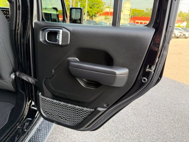 Used 2023 Jeep Wrangler Unlimited Rubicon 4xe w/ Cold Weather Group AWD/4WD image 27