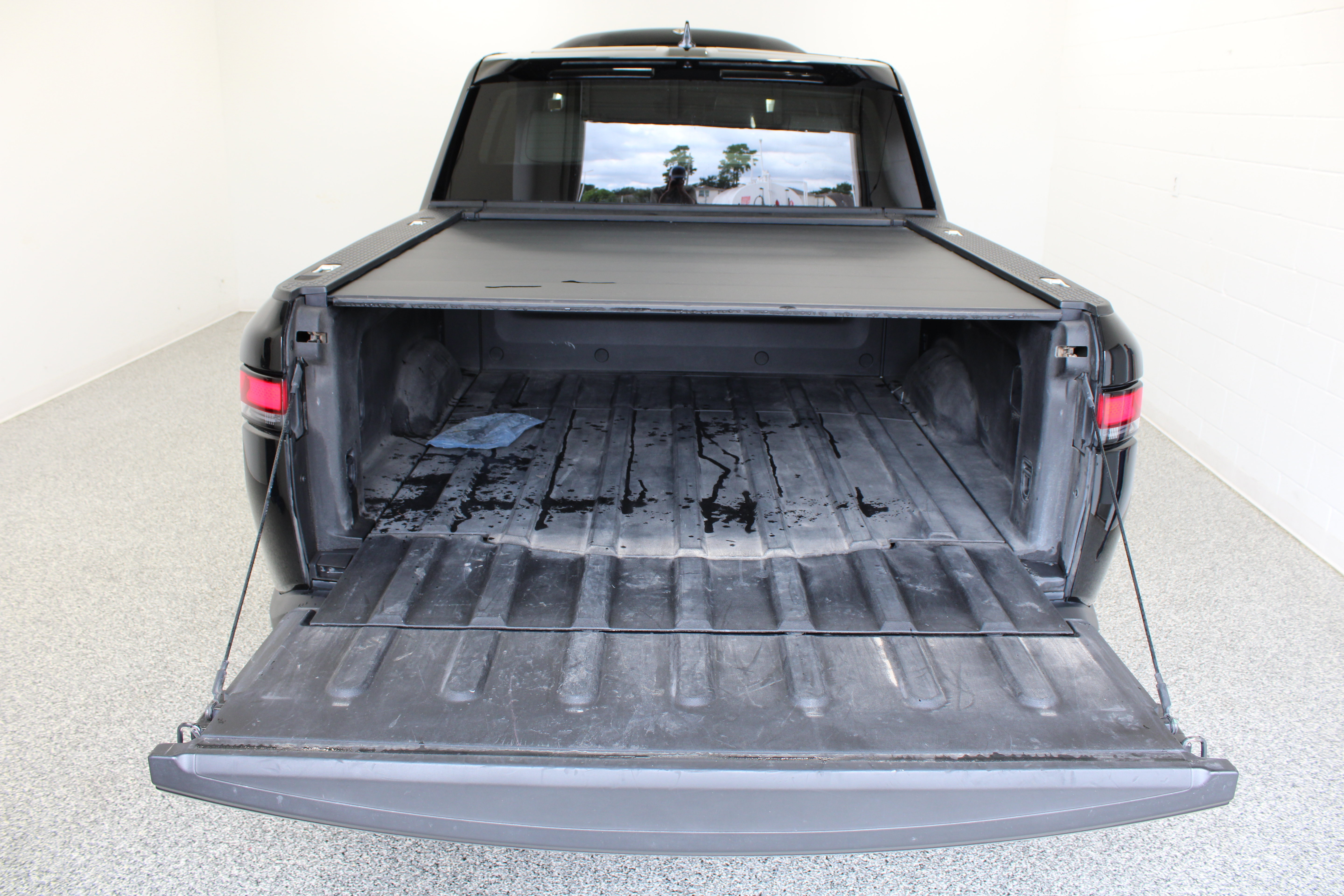 Used 2025 Rivian R1T Premium Tri AWD/4WD image 32