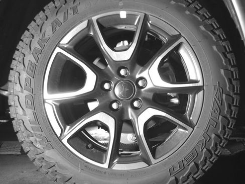 Used 2025 Jeep Compass Trailhawk AWD/4WD image 12