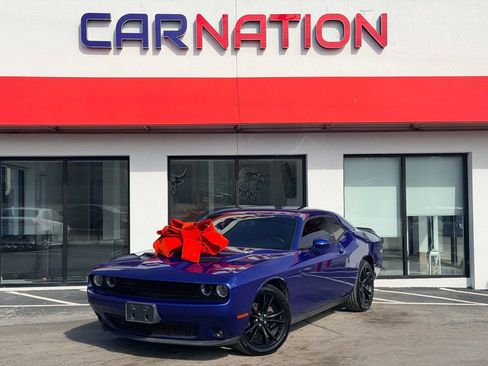 Used 2018 Dodge Challenger SXT w/ Blacktop Package image 2