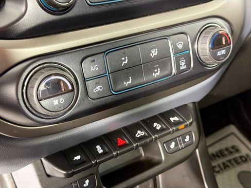 Used 2021 Chevrolet Colorado Z71 AWD/4WD image 15