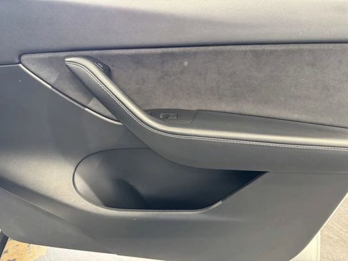Used 2021 Tesla Model Y Long Range image 7