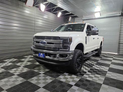 Used 2017 Ford F350 Lariat image 1