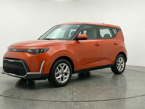 Used 2025 Kia Soul LX w/ LX Technology Package image 3