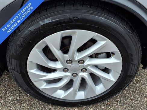 Used 2024 Land Rover Discovery S image 10