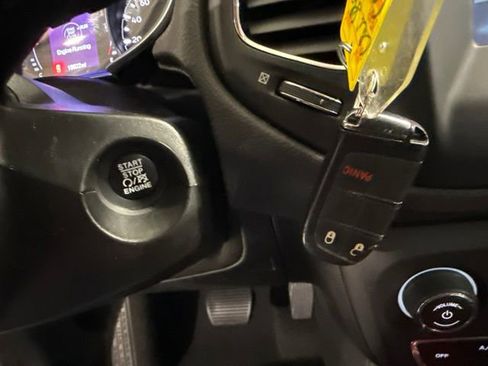 Used 2020 Jeep Compass Latitude FWD image 40