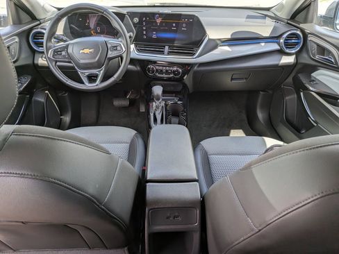 Used 2025 Chevrolet Trax LT w/ LT Convenience Package FWD image 15