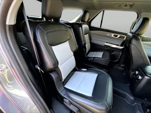 Used 2022 Ford Explorer XLT w/ Equipment Group 202A RWD image 23
