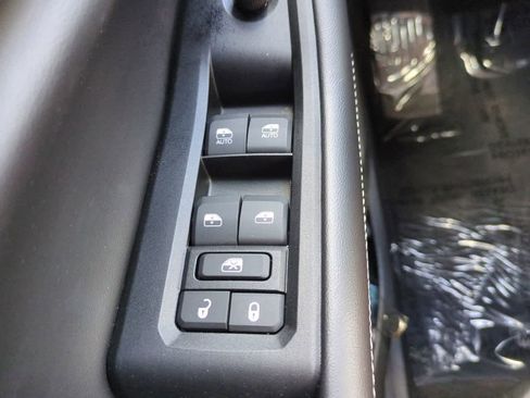 Used 2025 Jeep Grand Cherokee Altitude image 22